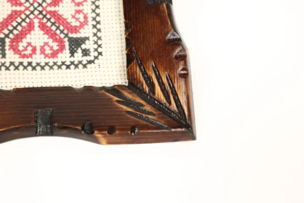 Naqab Accents Embroidered Wooden Plate - Image 4